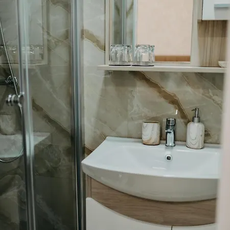 Oda ve Kahvaltı Prenociste Park 4*