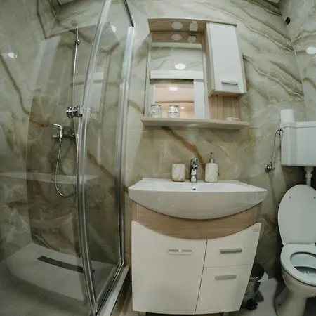 Oda ve Kahvaltı Prenociste Park 4*